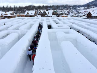 Snežný labyrint v poľskom