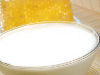 Medové MLIEKO je alfou