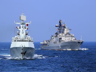 Čínske plavidlá poškodili v