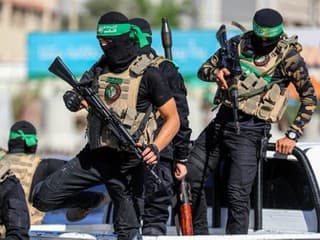 Bojovníci radikálnej teroristickej skupiny Hamas, ktorá operuje v pásme Gazy