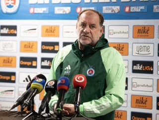 Na snímke tréner ŠK