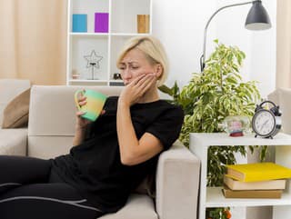 Afty v ústach bývajú