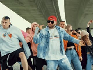 THROWBACK Tento track rozdelil