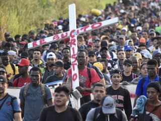 Tisícky migrantov v karaváne