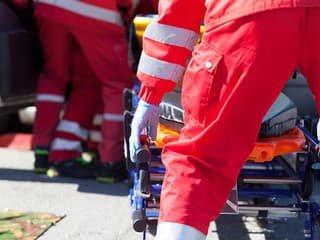 AKTUÁLNE Motocykel sa zrazil s osobným automobilom: Na mieste zasahujú hasiči