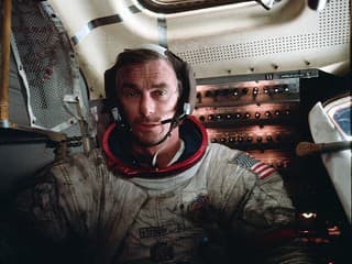 Po povrchu Mesiaca kráčalo