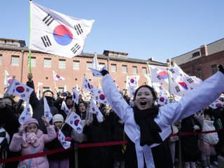 Rodičov zahŕňajú peniazmi, no