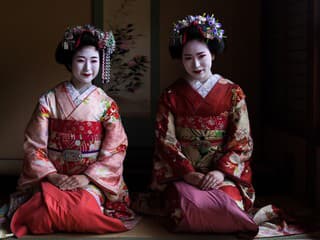 Do domova gejší už