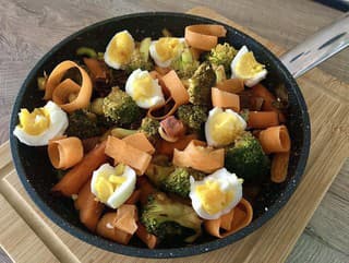 FOTORECEPT Brokolicová panvica so sladkými zemiakmi: Ideálna pochúťka pre jarný detox