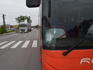Vážna dopravná nehoda! Autobus