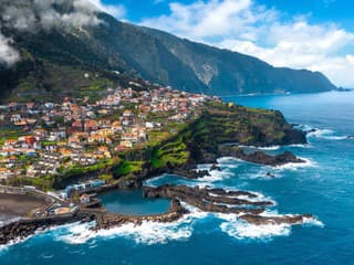 10 vecí, ktoré musíš zažiť na Madeire: Prečo tu celoročne jazdia na drevených sánkach?