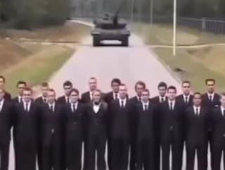VIDEO bizarného experimentu šokuje ľudí: Na skupinu inžinierov sa rúti tank, keď zrazu... Neskutočné!