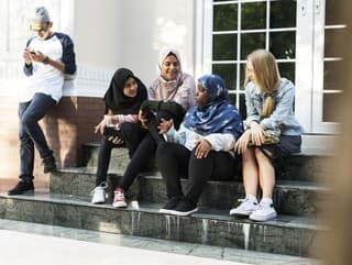 Varovanie pred náboženskou vojnou: Nechcú byť outsidermi! Nemecké deti zo strachu konvertujú na islam