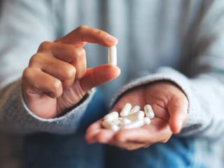 Týchto päť vitamínových doplnkov môže vážne poškodiť vašu PEČEŇ: Ten prvý možno užívate pravidelne!