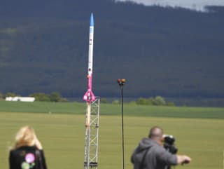 Študentské satelity otestovali raketou