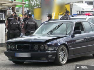 Mladík (17) v Žiline unikal pred políciou, padli aj varovné výstrely: Vo vozidle mal podozrivé látky