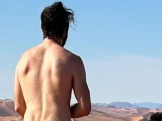 Turisti pobúrili miestnych: Pózovali nahí na vrchole legendárnej pieskovej duny, nehanebná FOTO!
