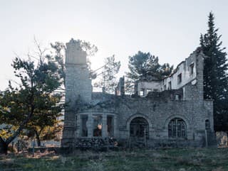 Ďalší chátrajúci kaštieľ: Stojí