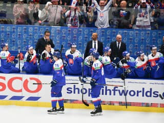 Hráči Slovenska oslavujú gól