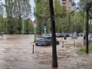 Miláno sa pre prívalové dažde ocitlo pod vodou