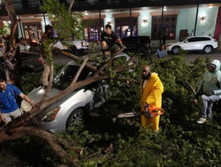 Houston zasiahli ničivé búrky: Hlásia sedem obetí a výpadky elektriny