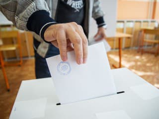 Volebné miestnosti sa otvorili: Voľby do europarlamentu sú v plnom prúde! TAKÉTO sú pravidlá