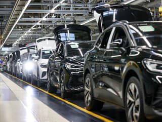Čínski výrobcovia elektromobilov pokračujú