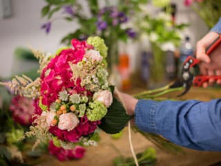 VIDEOTIP Hľadáte ideálnu vázu alebo kvetináč? Vyrobte si ju sami – je to ľahšie, než si myslíte