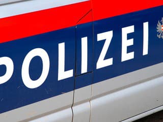 Policajti v Kolíne nad Rýnom postrelili ženu s nožom