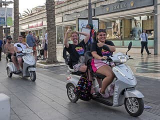Španielske letoviská zavelili do boja s turistami: Zoznam zákazov a vysoké pokuty