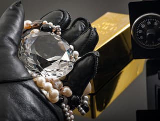 Zlodej šperkov ukradol diamanty v závratnej hodnote: Šokujúci dôvod, prečo ho polícia nikdy nechytila