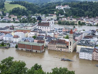 V Nemecku už majú najhoršie zrejme za sebou! Povodne na Dunaji zabili 5 ľudí, Passaou skončilo pod vodou
