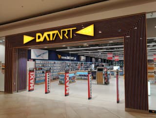 Nový líder na trhu predajcov elektroniky: Spoločnosť DATART a NAY sa spájajú, prísne podmienky Protimonopolného úradu!