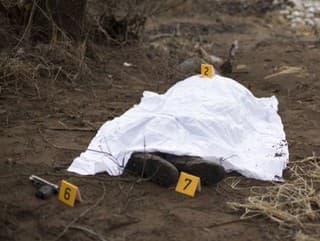 Polícia objavila na farme ohavný nález: Viac ako 10 000 ľudských pozostatkov! Ide o obete sériového vraha