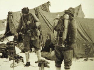 Zverejnili listy horolezca Georgea Malloryho: Dobyl Everest ako prvý?