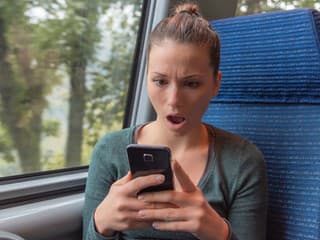 Žena zostala po zdriemnutí vo vlaku v šoku: Podľa telefónu bola v Ukrajine! Neuhádnete, čo nasledovalo