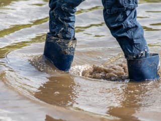 V košických okresoch naďalej hrozia povodne, vydaná je výstraha