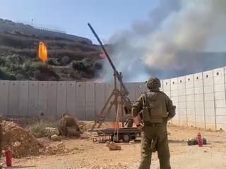 Izraelská armáda používa katapult.