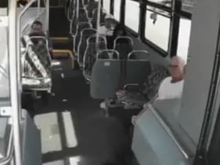 Kamera v autobuse zachytila