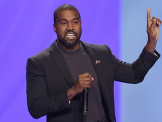 Hudobník Kanye West hlasoval za seba.