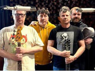 Saténové ruky, 2024