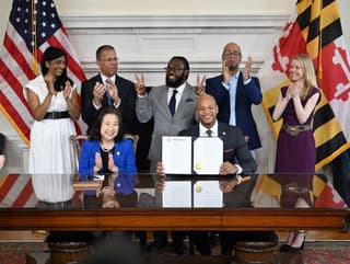 Guvernér Marylandu udelil hromadnú milosť za marihuanu
