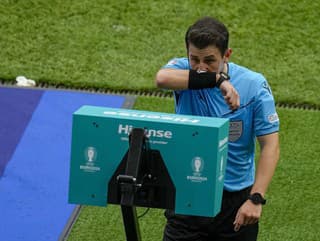 Hlavný rozhodca Halil Umut