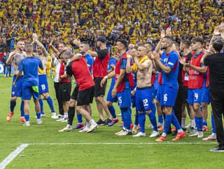 Na snímke vpravo tréner