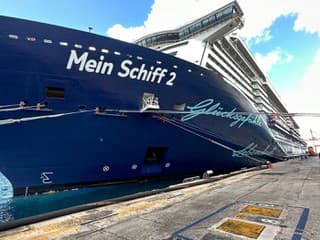 Na obrázku je výletná loď Mein Schiff 2.