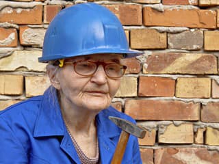 Dôchodkyňa (90) používala neznámy predmet ako kladivo: 20 rokov netušila, že je to... Zázrak, že nezomrela!