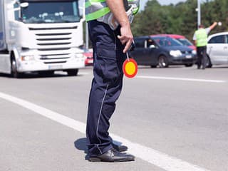 ŠOK pre policajtov: Vodič kamiónu najazdil za dva dni 32 hodín! Patrí pod slovenskú firmu