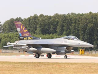 Prvé dve stíhačky F-16