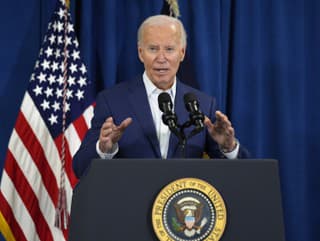 MIMORIADNE Joe Biden odstupuje