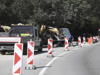 Oprava oporného múru na horskom priechode Soroška.